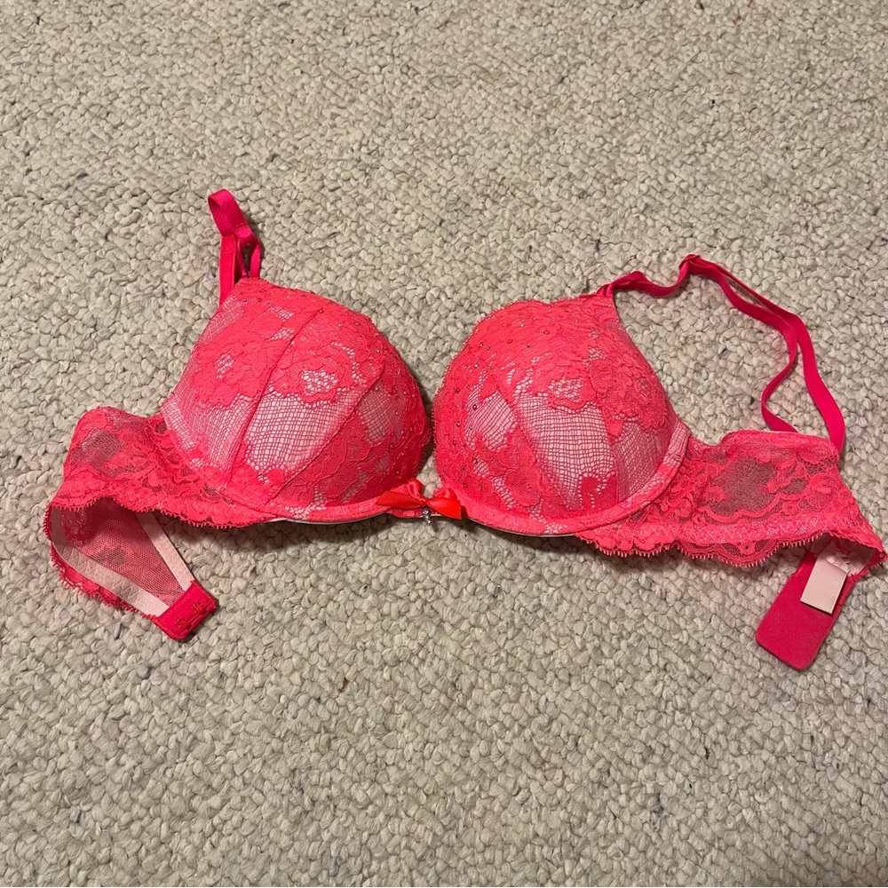 Victoria’s Secret bombshell bra
